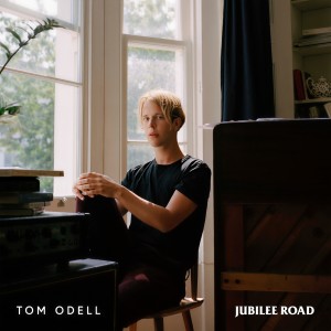 ดาวน์โหลดและฟังเพลง Don't Belong In Hollywood พร้อมเนื้อเพลงจาก Tom Odell
