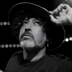 ดาวน์โหลดและฟังเพลง La Pena Vuela (VMG) พร้อมเนื้อเพลงจาก Manuel García