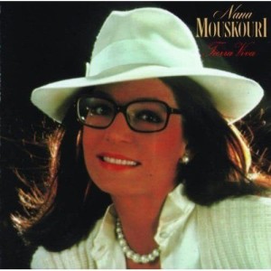 ดาวน์โหลดและฟังเพลง La Violetera (Album Version) พร้อมเนื้อเพลงจาก Nana Mouskouri