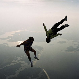 ดาวน์โหลดและฟังเพลง Fly Away พร้อมเนื้อเพลงจาก d4vd