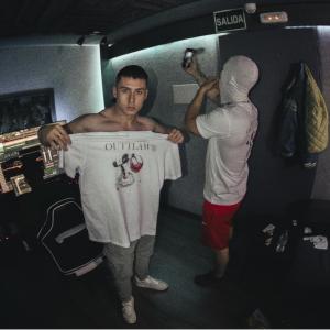 收聽Layo的OUTTLAW (feat. Rasen B) (Explicit)歌詞歌曲