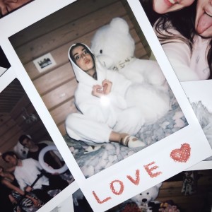 Dengarkan lagu Lovelovelove nyanyian KOLOMIJ dengan lirik