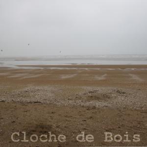 Listen to Cloche de bois (Explicit) song with lyrics from Smoof
