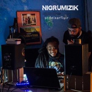 ดาวน์โหลดและฟังเพลง Herança พร้อมเนื้อเพลงจาก Leandro Kintê