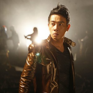 收聽陳小春的別碰我的人歌詞歌曲