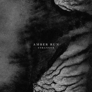 ดาวน์โหลดและฟังเพลง Stranger พร้อมเนื้อเพลงจาก Amber Run