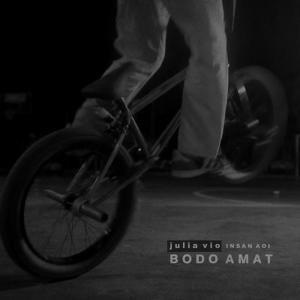 Listen to Bodo Amat song with lyrics from Julia Vio