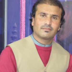 收听Sartaj Alam的Okhke Me Pa Makh Katar Katar Lary歌词歌曲