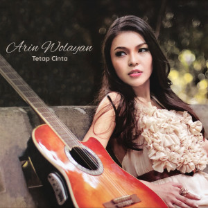 Dengarkan Cinta Yang Salah lagu dari Arin Wolayan dengan lirik