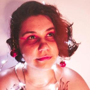 Listen to Em Família (acústico) song with lyrics from Rebecca Nora