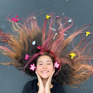 Dengarkan Broken Inside lagu dari CélineDee Matahari dengan lirik