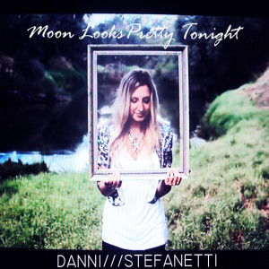 收听Danni Stefanetti的Moon Looks Pretty Tonight歌词歌曲