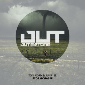 Dengarkan Stormchaser lagu dari Toni Körm dengan lirik