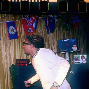 收聽DvDx的Candid (Explicit)歌詞歌曲