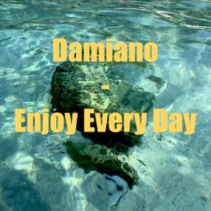 收听Damiano的Enjoy Every Day歌词歌曲