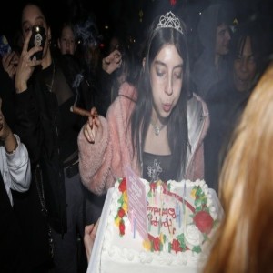 收聽Yve的machine (Explicit)歌詞歌曲