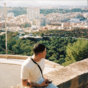 Listen to jeg trenger mer song with lyrics from Daniel Owen