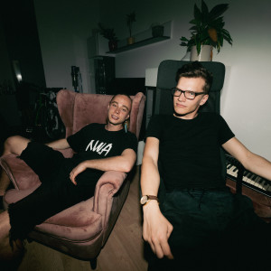 ดาวน์โหลดและฟังเพลง pisztácia (Explicit) พร้อมเนื้อเพลงจาก SZARVAS