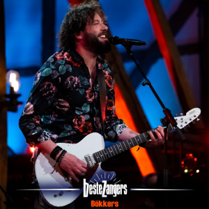 ดาวน์โหลดและฟังเพลง Carry On พร้อมเนื้อเพลงจาก Bökkers