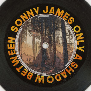 อัลบัม Only a Shadow Between (Remastered 2014) ศิลปิน Sonny James