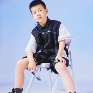 收听刘潇楠的春夏秋冬 (伴奏)歌词歌曲