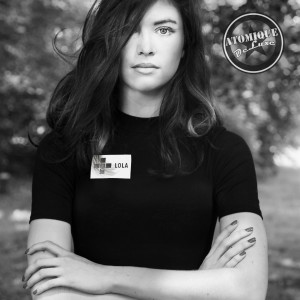 收听Atomique Deluxe的Lola歌词歌曲