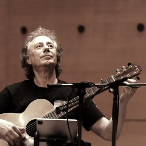 Listen to 山丘 song with lyrics from Pierre Bensusan