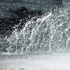 收聽雨聲的靜雨歌詞歌曲