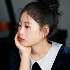 Listen to 希望 (伴奏) song with lyrics from 李玟瑞
