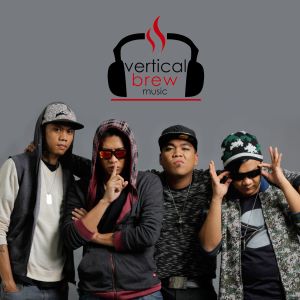 ดาวน์โหลดและฟังเพลง Nakakamiss พร้อมเนื้อเพลงจาก Smugglaz