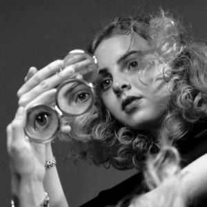 收聽J. Alan Schneider的After Dark歌詞歌曲