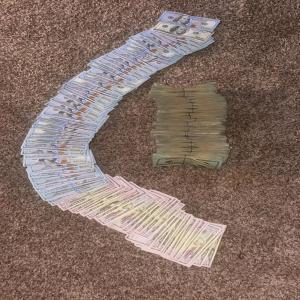 收聽AgnsBill的Dirty Money (Explicit)歌詞歌曲