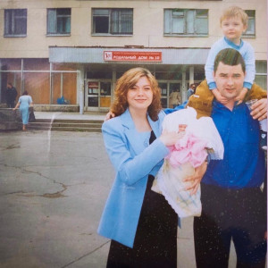 Dengarkan Семья lagu dari Smirnoff dengan lirik