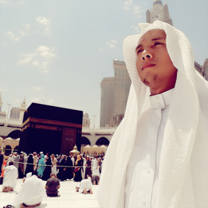 ดาวน์โหลดและฟังเพลง Surah Ar Rahman พร้อมเนื้อเพลงจาก Zain Abu Kautsar