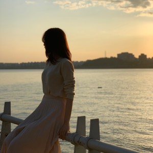 收聽한서진的Consolation歌詞歌曲