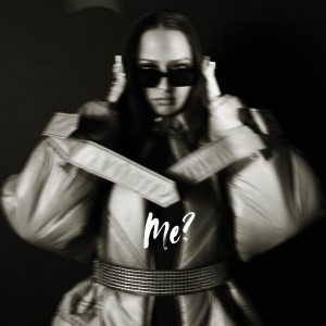 ดาวน์โหลดและฟังเพลง Me? (Extended|Explicit) พร้อมเนื้อเพลงจาก Queen Millz