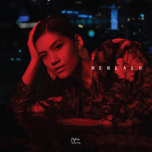 收聽Monita Tahalea的Berlalu歌詞歌曲