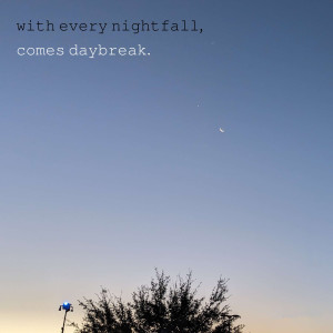 ดาวน์โหลดและฟังเพลง daybreak พร้อมเนื้อเพลงจาก daycomet