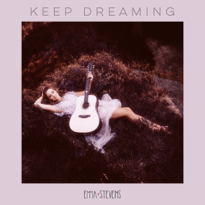 ดาวน์โหลดและฟังเพลง Keep Dreaming พร้อมเนื้อเพลงจาก Emma Stevens