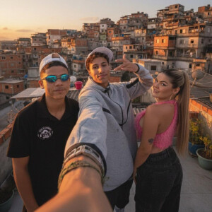 收听Natralhinha的Alô, Tota? (Explicit)歌词歌曲