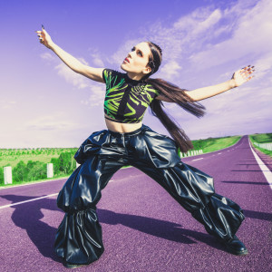 收聽Victoria Brion的Tránsito歌詞歌曲