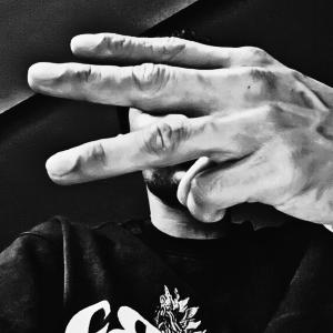 收聽Cultxre的Gravedust歌詞歌曲