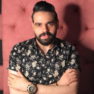 Listen to ولعها song with lyrics from Mostafa El Degwy