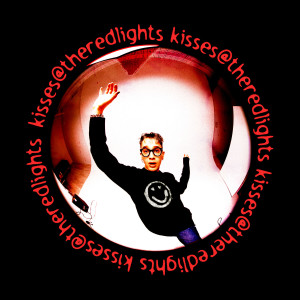 Dengarkan lagu kisses@theredlights (Explicit) nyanyian ELKO dengan lirik