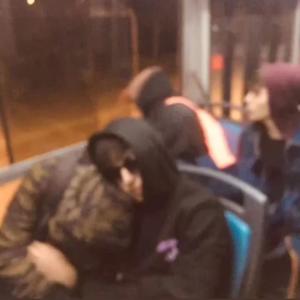 收聽VINI的ELLA TIENE (feat. Sheke)歌詞歌曲