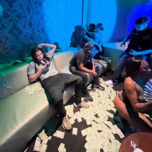 收聽Arik的Teach you bout some murder 2 (feat. Jvy Hunxho @dolo_huncho) (Explicit)歌詞歌曲