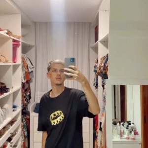 收听PD Mc的É Dia de Baile (Explicit)歌词歌曲