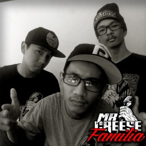 Dengarkan lagu Pontianak Kota Kita nyanyian MCF dengan lirik