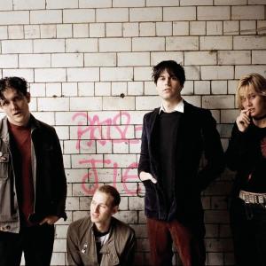 ดาวน์โหลดและฟังเพลง Underdressed พร้อมเนื้อเพลงจาก stellastarr*