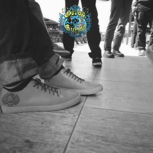 ดาวน์โหลดและฟังเพลง We're Coming Back (Cover Version) พร้อมเนื้อเพลงจาก Gerap Gurita